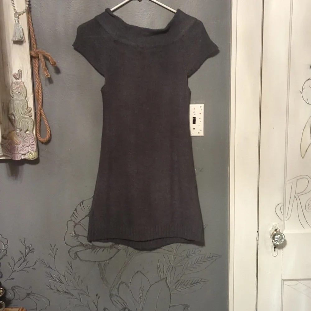Clothes - Picture 2 of 2